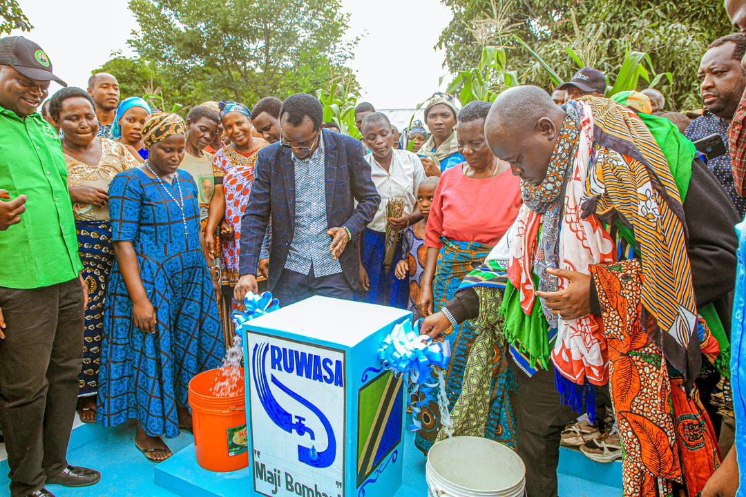 Minister Aweso launches the Busenda Water Project.